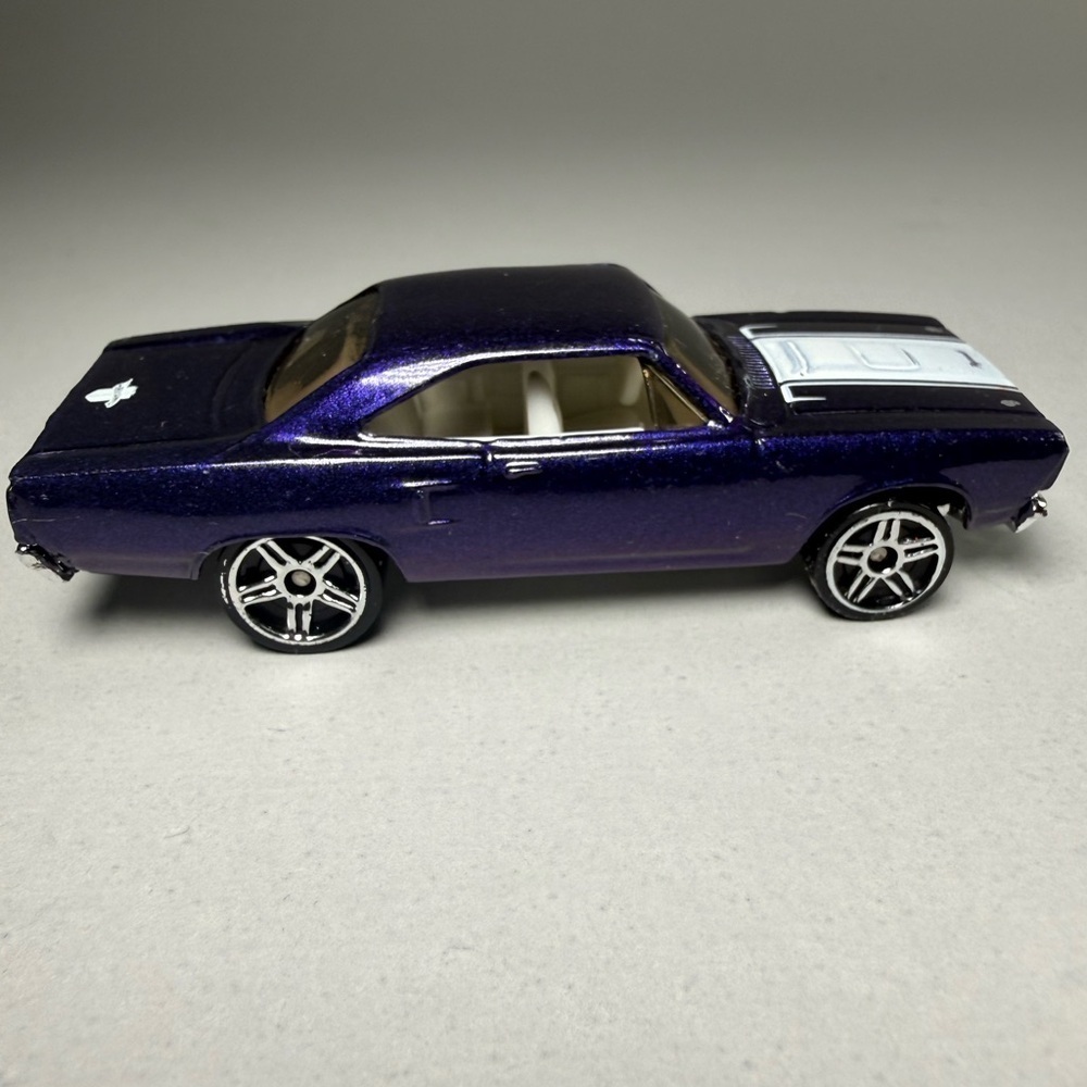 Hot Wheels 1970 Plymouth Roadrunner Die-Cast 1:64